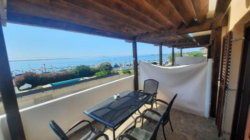 One-Bedroom Apartment with Sea View and Balcony