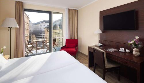 Standard Twin Room with Balcony