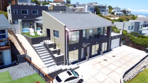 Seven-Bedroom House