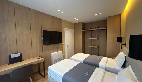 Suite with City View