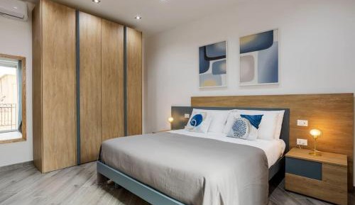 One-Bedroom Apartment with Sea View and Balcony
