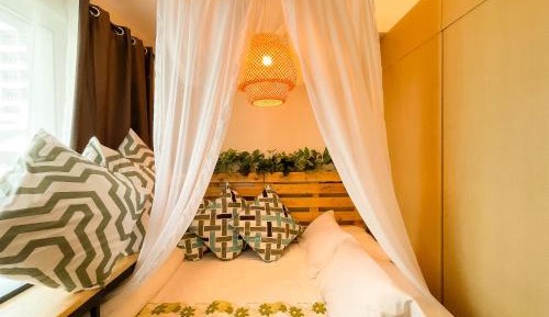 One-Bedroom Apartment with Balcony