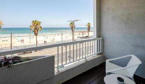 Two-Bedroom Apartment with Balcony and Sea View
