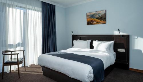 Junior Suite with Mountain View