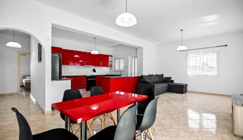 Three-Bedroom Deluxe Apartment