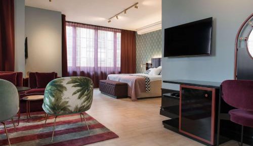 Junior Suite with City View