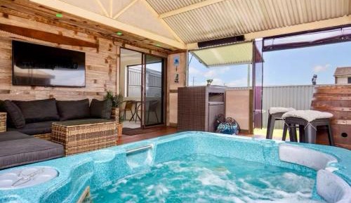 Three-Bedroom Holiday Home 