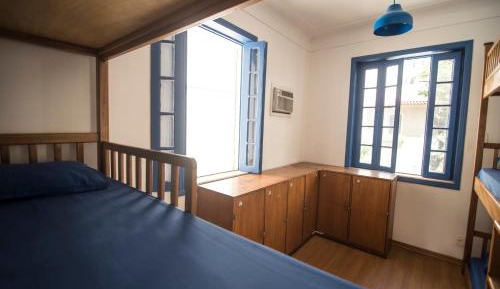 Bed in 6-Bed Mixed Dormitory Room with Air Conditioning