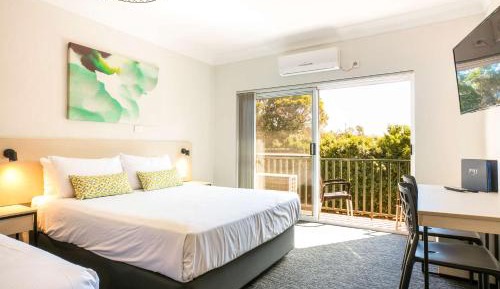 Twin Queen Studio with Spa Bath