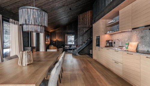 Three-Bedroom Apartment with Mountain View