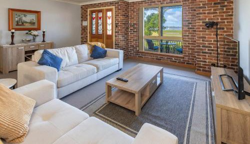 Apartment with Lake View