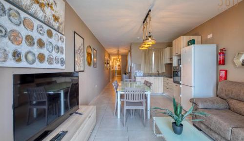 Four-Bedroom Apartment with Balcony 