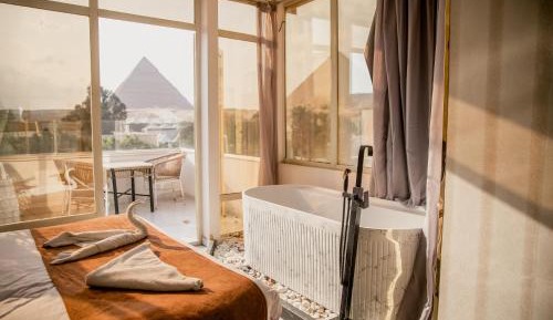 Royal Suite with Pyramids View