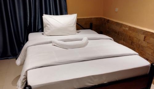 Deluxe Double Room (2 Adults + 1 Child)