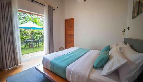 Queen Room with Garden View