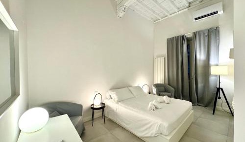 One-Bedroom Deluxe Apartment