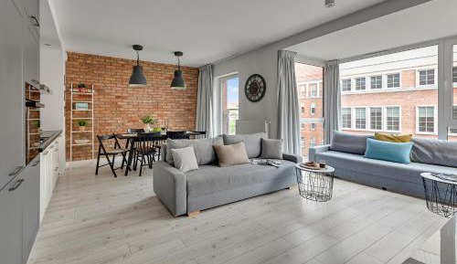 Deluxe One-Bedroom Apartment