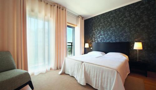 Three-Bedroom Family Apartment (6 Adults + 2 Children)
