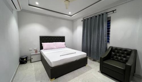 Standard Queen Room