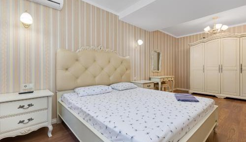 Two-Bedroom Deluxe Apartment with Balcony