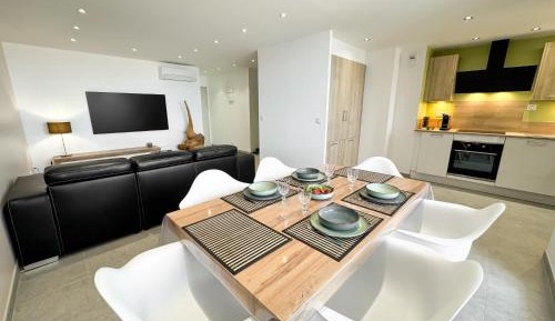 Two-Bedroom Apartment with Balcony and Sea View