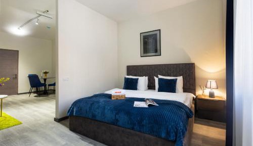 Studio Apartment with Queen Bed