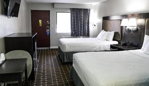 Queen Room with Two Queen Beds - Smoking