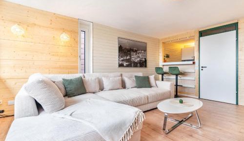 Superior One-Bedroom Apartment with Balcony