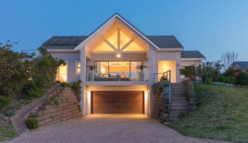 Three-Bedroom Holiday Home 