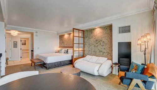 King Studio with Sofa Bed