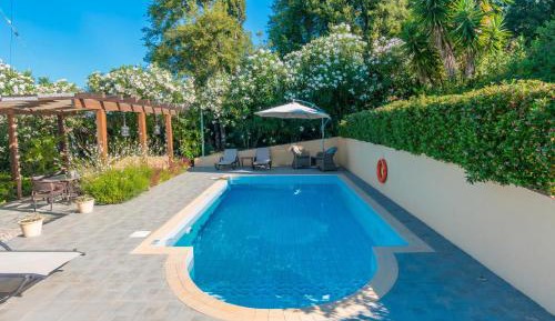Two-Bedroom Deluxe Apartment with Garden View