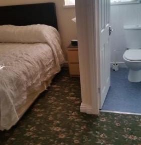Twin Room with Private Bathroom