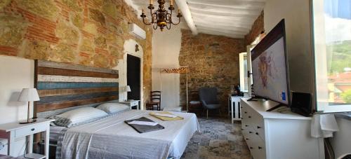 Double Room with Shared Toilet