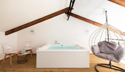Suite with Hot Tub