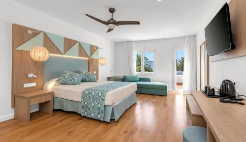 Quadruple Room (2 Adults + 2 Children)