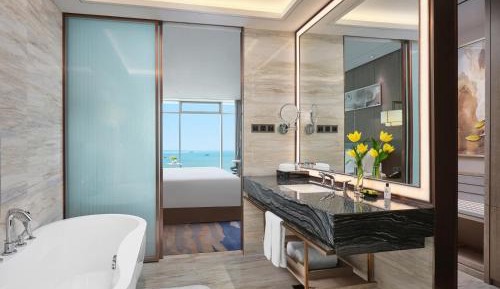 Classic Sea View High Floor Double Bed
