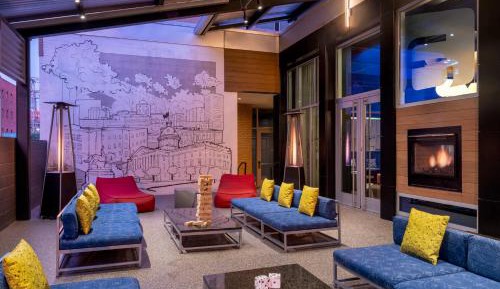 Corner Queen Room with City View and Roll-In Shower - Mobility/Hearing Accessible