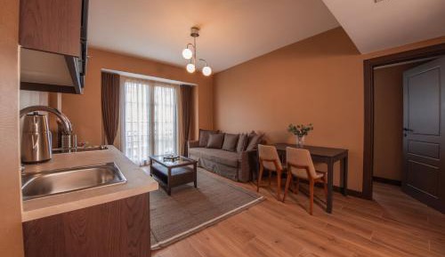 Four-Bedroom Apartment with Balcony 