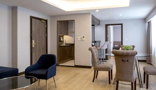 Grand King Suite