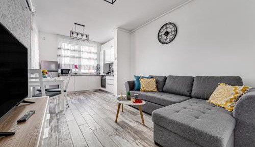 One-Bedroom Apartment with Balcony