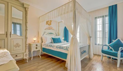 Upper Story Room with Draped Beds with Sea view