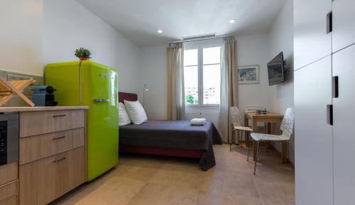 Superior Studio (3 Adults)