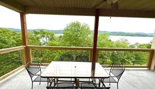 Apartment with Lake View