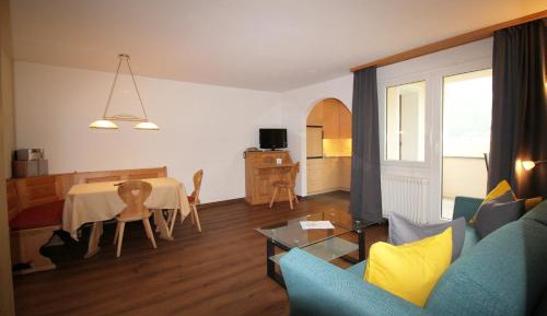 Apartment with Mountain View