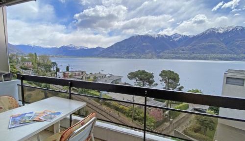 Apartment with Lake View