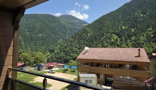 Apartment with Mountain View
