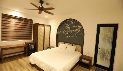 Queen Room