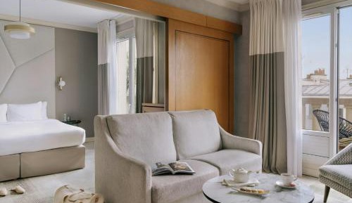 Suite with King Bed, Sofa Bed and Eiffel Tower View
