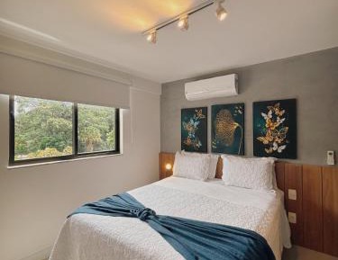 Apartment with Mountain View