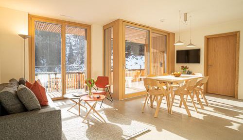 Apartment with Mountain View